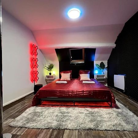 Red Love-Room / Balneo & Plus ! Souppes-sur-Loing Εξωτερικό φωτογραφία