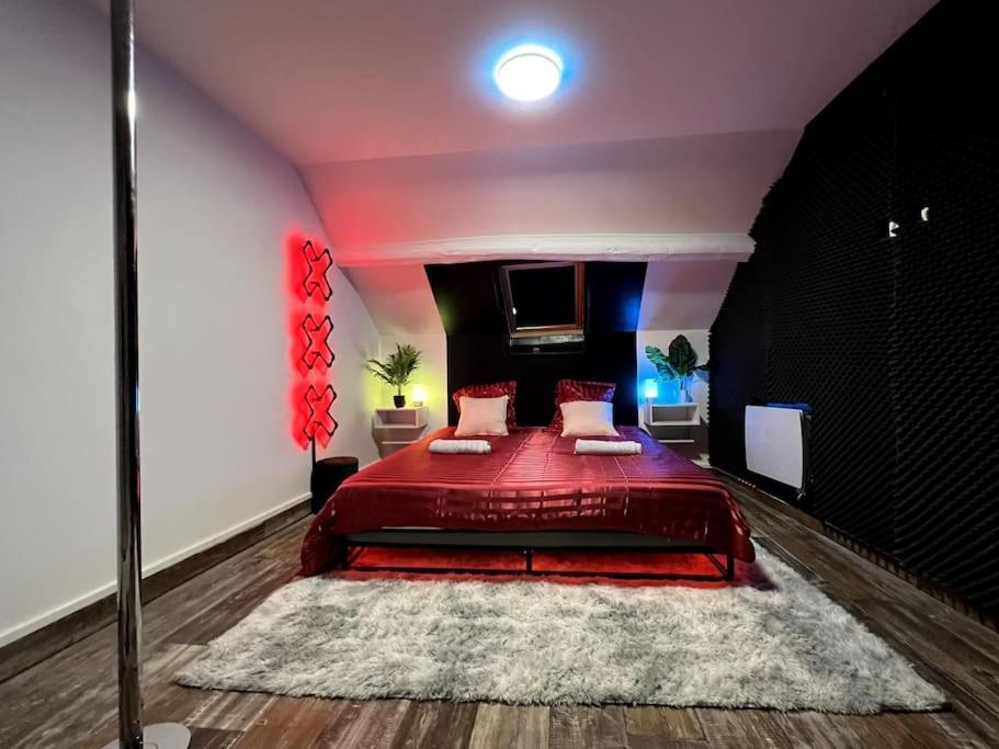 Red Love-Room / Balneo & Plus ! Souppes-sur-Loing Εξωτερικό φωτογραφία