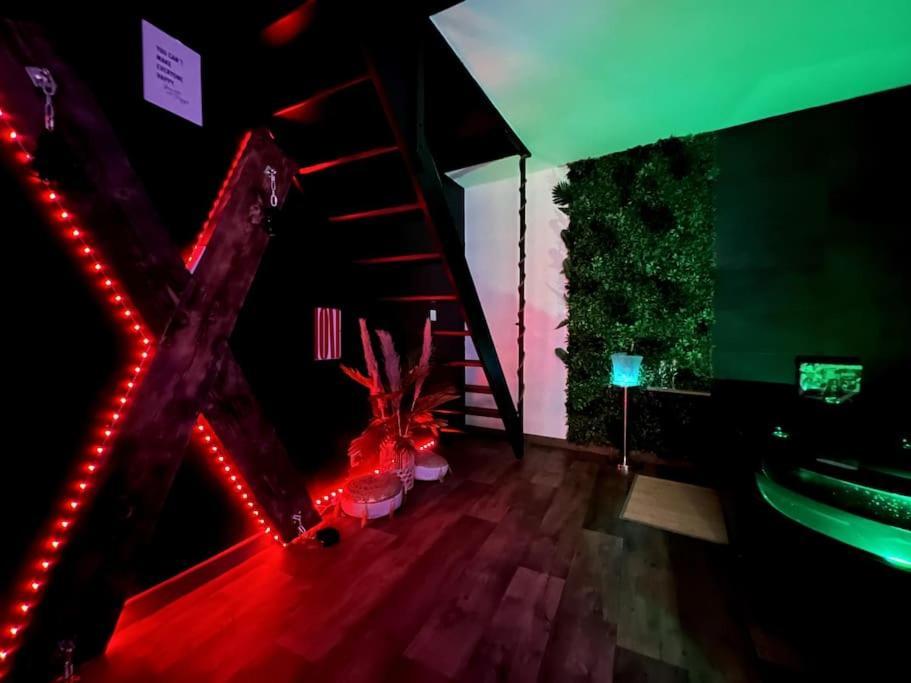 Red Love-Room / Balneo & Plus ! Souppes-sur-Loing Εξωτερικό φωτογραφία