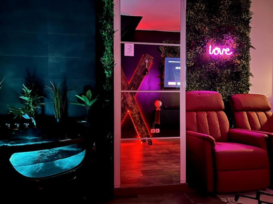 Red Love-Room / Balneo & Plus ! Souppes-sur-Loing Εξωτερικό φωτογραφία