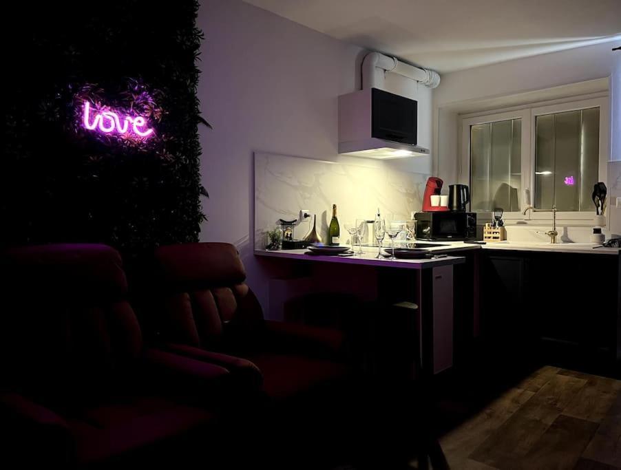 Red Love-Room / Balneo & Plus ! Souppes-sur-Loing Εξωτερικό φωτογραφία