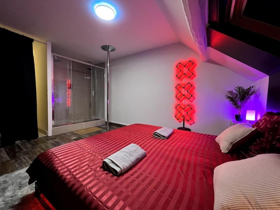 Red Love-Room / Balneo & Plus ! Souppes-sur-Loing Εξωτερικό φωτογραφία